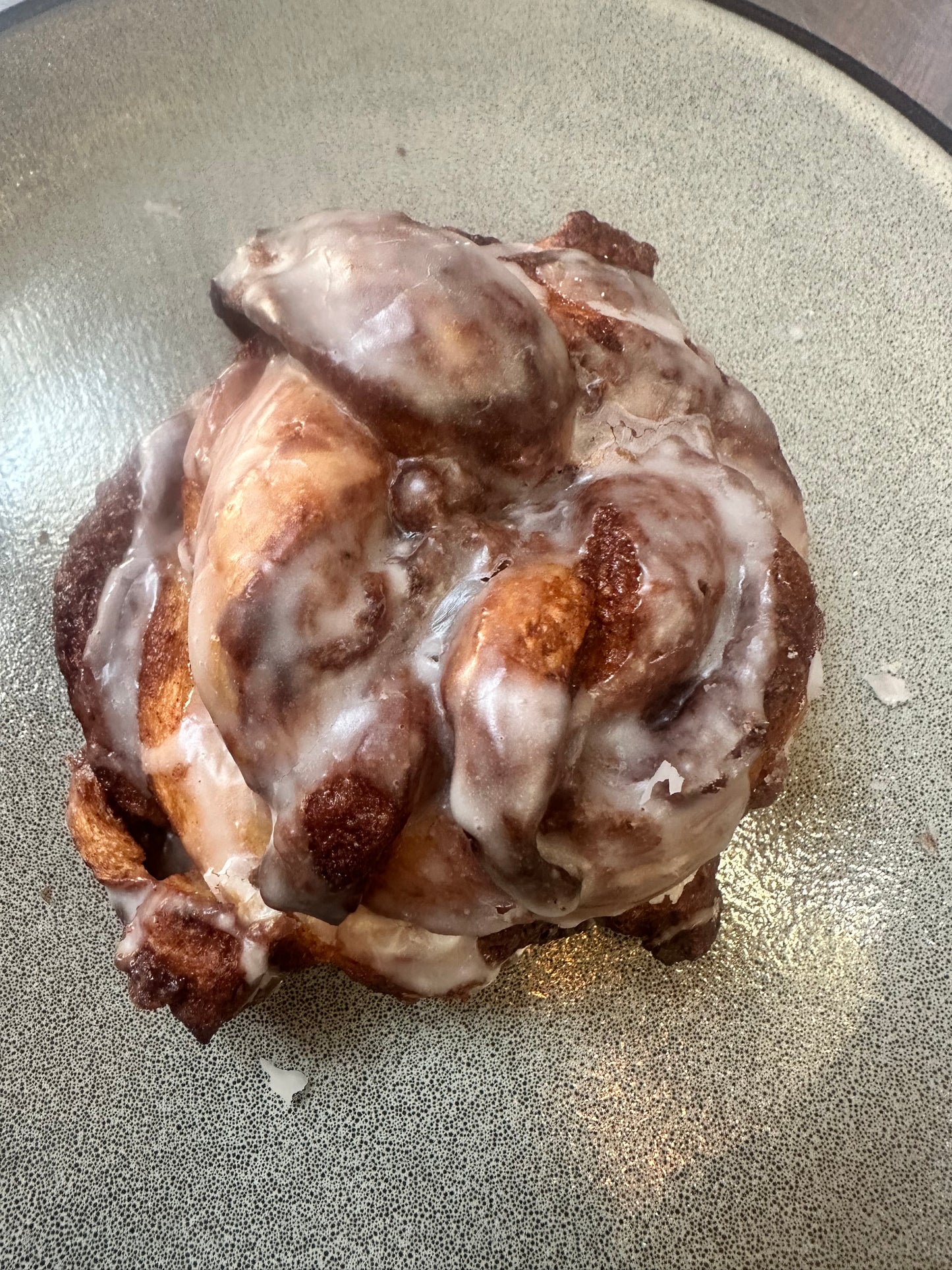 CINNAMON PASTRY KNOTS