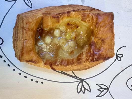 APPLE AND CARAMEL PASTRY